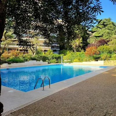 Piscine de l'établissement Grand studio localisation idéale ou située à proximité