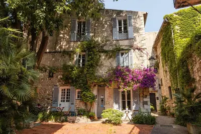Jardin de l'établissement Au cœur du viel Antibes - Cosy appartement