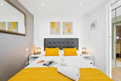 Un ou plusieurs lits dans un hébergement de l'établissement Downtown Cannes Modern 1-Br Apartment