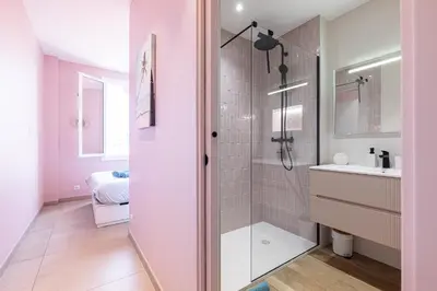 Salle de bains dans l'établissement Wilson ravissant 2 pièces 4 couchages à quelques pas des plages et commerces