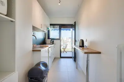 Cuisine ou kitchenette dans l'établissement LE BALZAC T3 centre ville proche toutes commodités