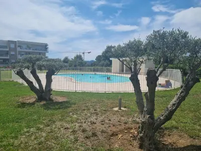 Piscine de l'établissement Joli studio climatisé avec Jardin dans résidence avec piscine ou située à proximité