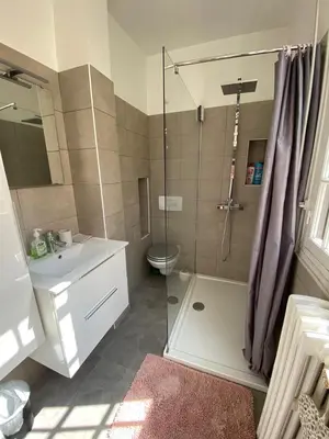 Salle de bains dans l'établissement Moderne, terrasse et climatisé, Proche plage, spacieux