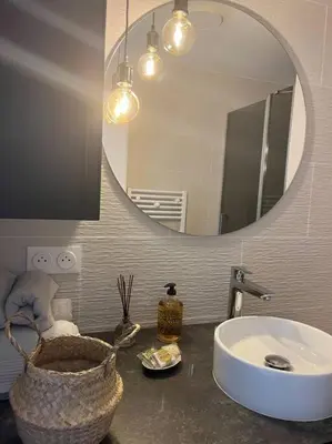 Salle de bains dans l'établissement Appartement 4 personnes Antibes Mer, Piscine, Parking, Tennis, Wifi