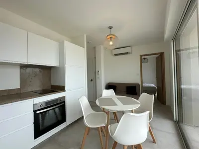 Cuisine ou kitchenette dans l'établissement Superbe T2 en dernier étage