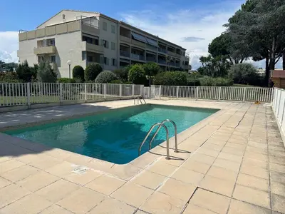 Piscine de l'établissement Studio Calme Dernier Etage ou située à proximité