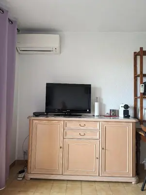 Télévision ou salle de divertissement dans l'établissement Studio Calme Dernier Etage