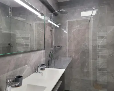 Salle de bains dans l'établissement LA PRESQU'ILE T2 PALM BEACH MOURE ROUGE