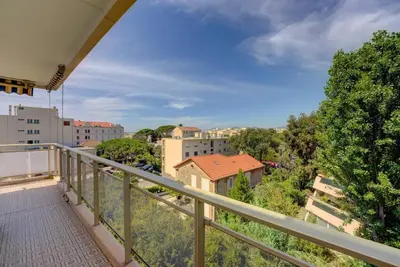 Balcon ou terrasse dans l'établissement Cannes Californie Beautiful Apt with Sea View