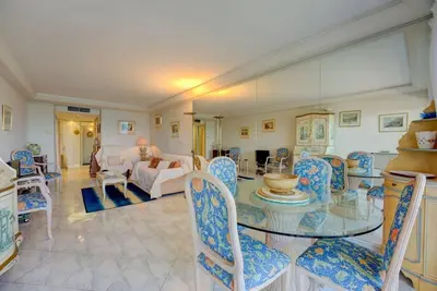 Coin salon dans l'établissement Croisette, Amazing Beach Views, 1-bed Apt