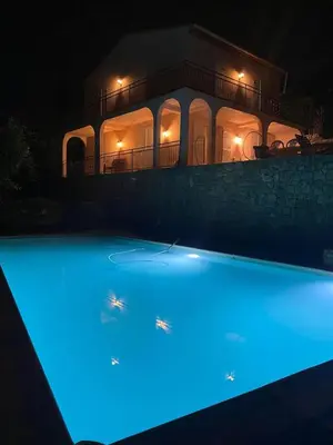 Piscine de l'établissement Villa Riviera ou située à proximité