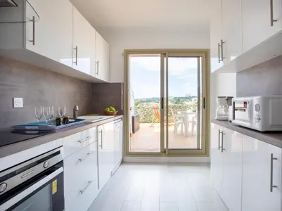 Cuisine ou kitchenette dans l'établissement Apartment Le Montcey by Interhome