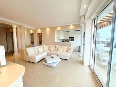 Coin salon dans l'établissement Colony apartment with parking, by Welcome to Cannes