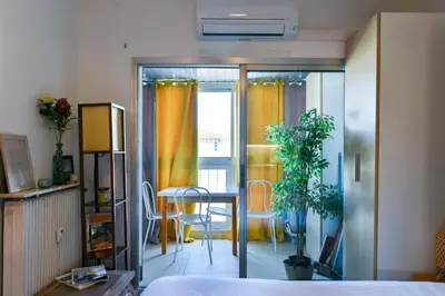 Un ou plusieurs lits dans un hébergement de l'établissement LE FESTIF splendide studio avec loggia au Carré d'Or