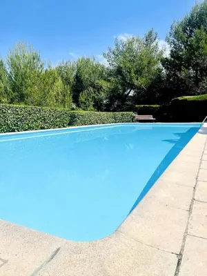 Piscine de l'établissement Studio climatisé avec piscine-tennis-parking ou située à proximité
