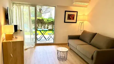 Coin salon dans l'établissement Studio climatisé avec piscine-tennis-parking