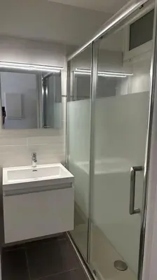 Salle de bains dans l'établissement Studio climatisé avec piscine-tennis-parking