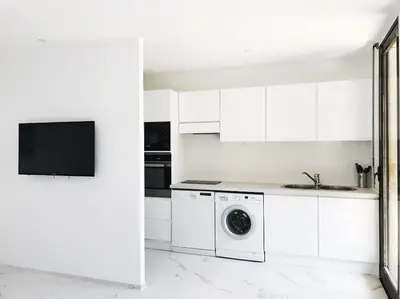 Cuisine ou kitchenette dans l'établissement Appartement vue mer piscine à débordement