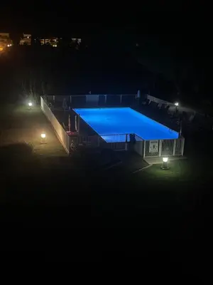 Piscine de l'établissement Grand Studio proche mer avec piscine. ou située à proximité