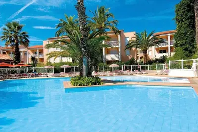 Piscine de l'établissement PWS Cosy 1 bed in Golfe Juan - tennis pool & beach ou située à proximité
