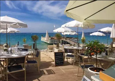Vue générale sur la mer ou vue sur la mer prise depuis l'appartement