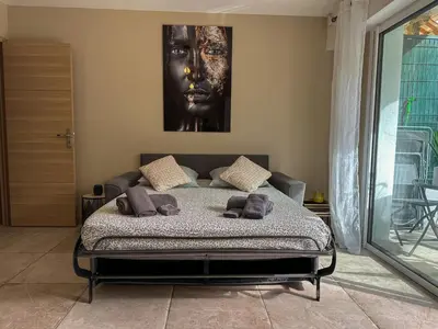 Un ou plusieurs lits dans un hébergement de l'établissement COSY MADRID, appartement proche de la mer
