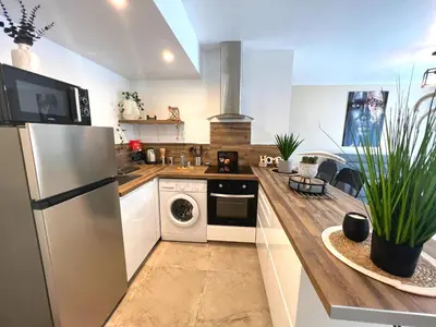 Cuisine ou kitchenette dans l'établissement COSY MADRID, appartement proche de la mer