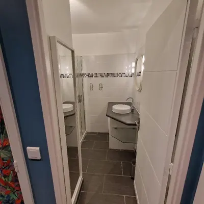 Salle de bains dans l'établissement magnifique studio 2 pers, plage à 120 mètres