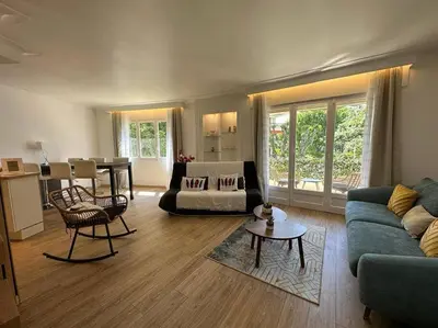 Un ou plusieurs lits dans un hébergement de l'établissement Cannes : Appartement rénové proche plage
