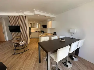Cuisine ou kitchenette dans l'établissement Cannes : Appartement rénové proche plage