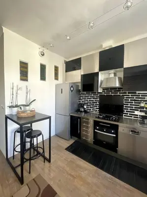 Cuisine ou kitchenette dans l'établissement T3 moderne et climatisé - Plages à pied - PARKING GRATUIT