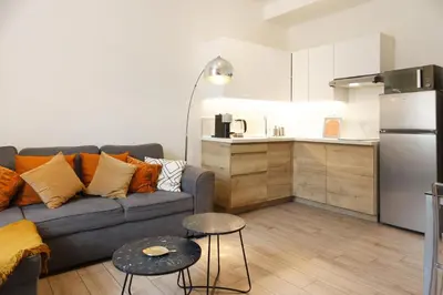 Cuisine ou kitchenette dans l'établissement Luciana Cannes avec parking - proximité centre croisette -gare -plage