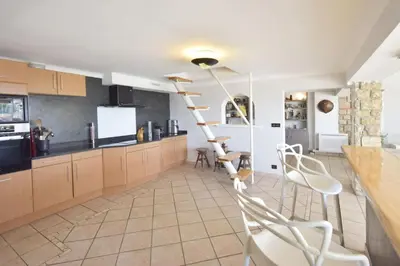 Cuisine ou kitchenette dans l'établissement Family house with swimming pool & sea view