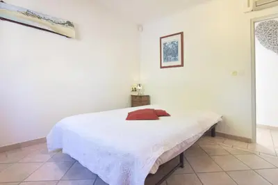 Un ou plusieurs lits dans un hébergement de l'établissement Family house with swimming pool & sea view