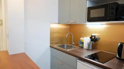 Cuisine ou kitchenette dans l'établissement Proche Croisette, Studio moderne by Palmazur Vacances