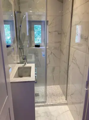 Salle de bains dans l'établissement Bastide XVIIIe avec vue mer panoramique