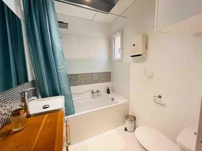 Salle de bains dans l'établissement Charmant studio pour 3 personnes