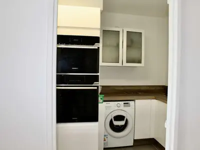 Cuisine ou kitchenette dans l'établissement Appartement 2P. avec vue mer et climatisation, Villeneuve-Loubet Plage - FR-1-252A-107