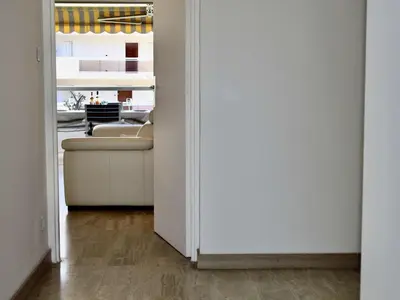 Coin salon dans l'établissement Appartement 2P. avec vue mer et climatisation, Villeneuve-Loubet Plage - FR-1-252A-107