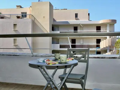 Balcon ou terrasse dans l'établissement Appartement 2P. avec vue mer et climatisation, Villeneuve-Loubet Plage - FR-1-252A-107
