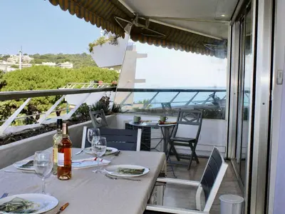 Balcon ou terrasse dans l'établissement Appartement 2P. avec vue mer et climatisation, Villeneuve-Loubet Plage - FR-1-252A-107