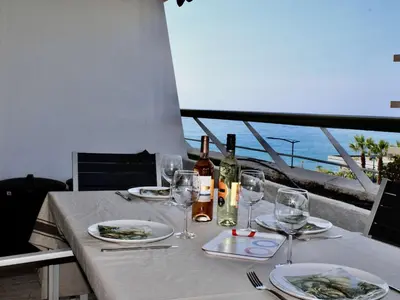 Boissons dans l'établissement Appartement 2P. avec vue mer et climatisation, Villeneuve-Loubet Plage - FR-1-252A-107