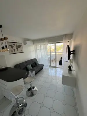Coin salon dans l'établissement Studio Antibes Port Vauban.