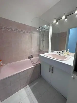 Salle de bains dans l'établissement Studio Antibes Port Vauban.