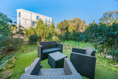 Jardin de l'établissement Studio avec terrasse et jardin arboré - 5 min hypercentre Cannes