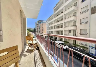 Balcon ou terrasse dans l'établissement Appartement de deux chambres à coucher près de la Croisette à Cannes