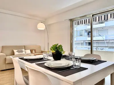 Coin salon dans l'établissement Appartement Cannes 2 chambres - 14J