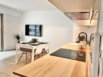 Cuisine ou kitchenette dans l'établissement Appartement Cannes 2 chambres - 14J