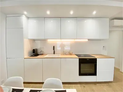 Cuisine ou kitchenette dans l'établissement Appartement Cannes 2 chambres - 14J