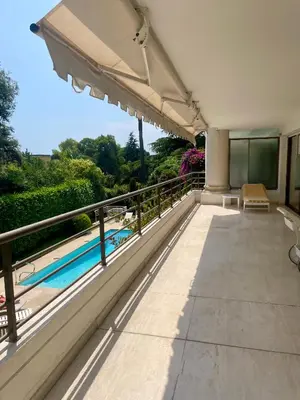 Piscine de l'établissement Luxus Wohnung nahe Croisette ou située à proximité